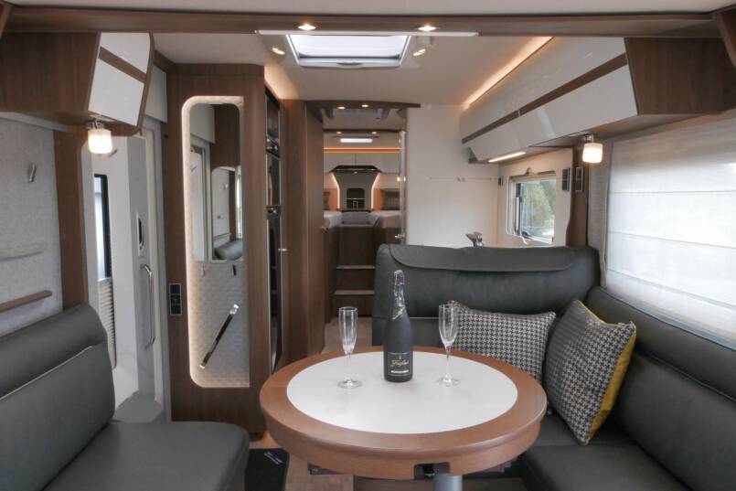 Hymer B ML-I 880 MasterLine 9G AUTOMAAT, 5 persoons, enkele bedden, Crystal Zilver 26