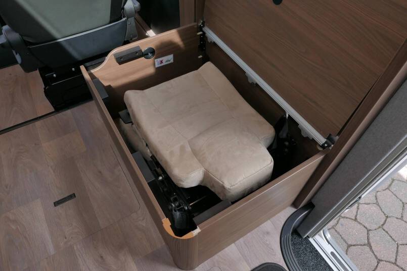 Hymer B ML-I 880 MasterLine 9G AUTOMAAT, 5 persoons, enkele bedden, Crystal Zilver 29