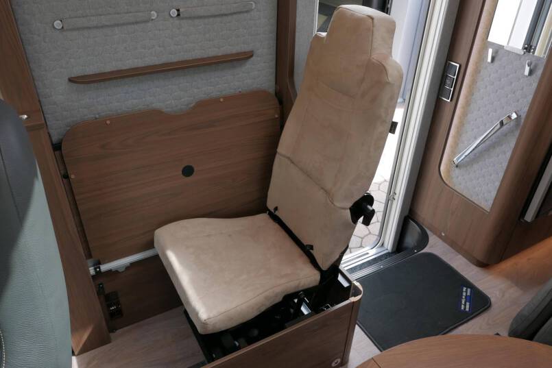 Hymer B ML-I 880 MasterLine 9G AUTOMAAT, 5 persoons, enkele bedden, Crystal Zilver 30