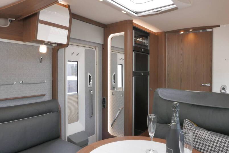 Hymer B ML-I 880 MasterLine 9G AUTOMAAT, 5 persoons, enkele bedden, Crystal Zilver 31