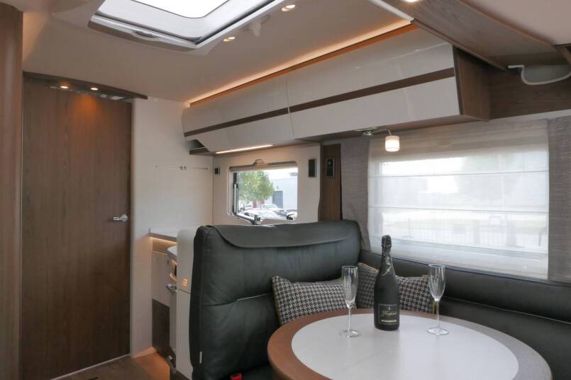 Hymer B ML-I 880 MasterLine 9G AUTOMAAT, 5 persoons, enkele bedden, Crystal Zilver 32