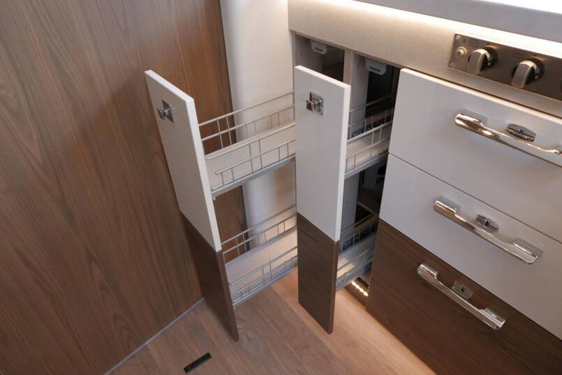 Hymer B ML-I 880 MasterLine 9G AUTOMAAT, 5 persoons, enkele bedden, Crystal Zilver 37