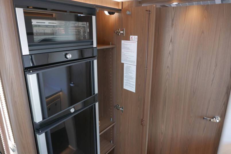 Hymer B ML-I 880 MasterLine 9G AUTOMAAT, 5 persoons, enkele bedden, Crystal Zilver 38