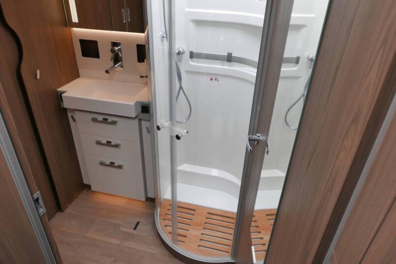 Hymer B ML-I 880 MasterLine 9G AUTOMAAT, 5 persoons, enkele bedden, Crystal Zilver 46