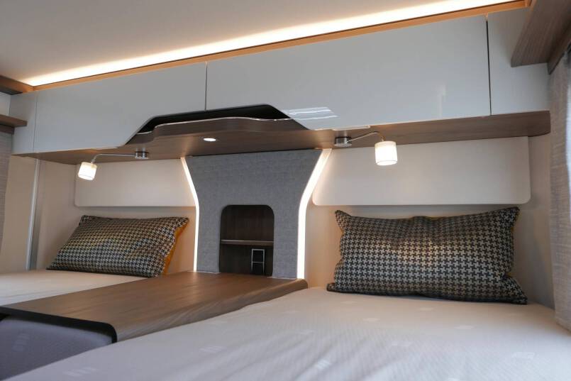 Hymer B ML-I 880 MasterLine 9G AUTOMAAT, 5 persoons, enkele bedden, Crystal Zilver 49