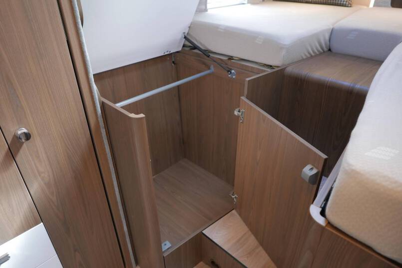 Hymer B ML-I 880 MasterLine 9G AUTOMAAT, 5 persoons, enkele bedden, Crystal Zilver 51