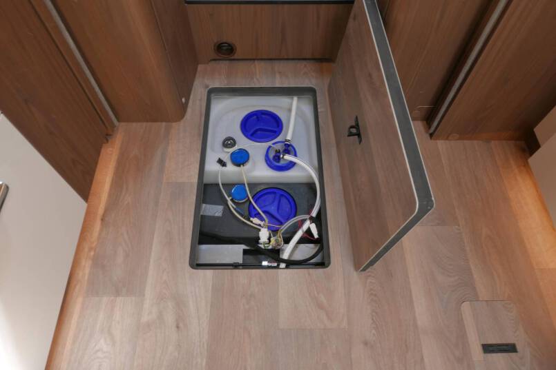 Hymer B ML-I 880 MasterLine 9G AUTOMAAT, 5 persoons, enkele bedden, Crystal Zilver 58