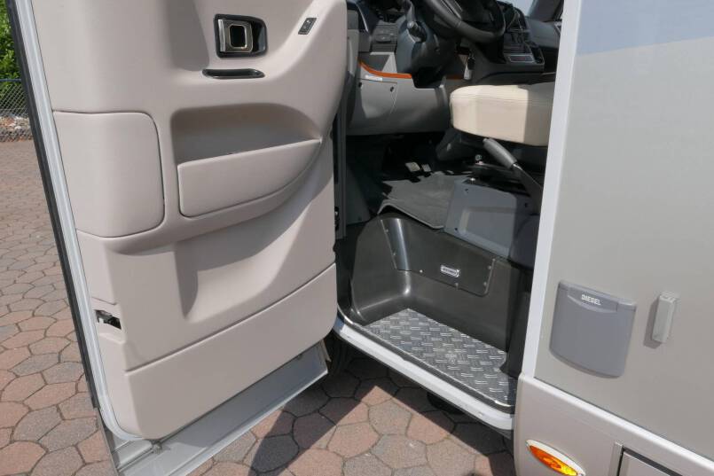 Hymer B 694 SL Star Edition 3.0 AUTOMAAT, bovenkastjes, levelsysteem 19