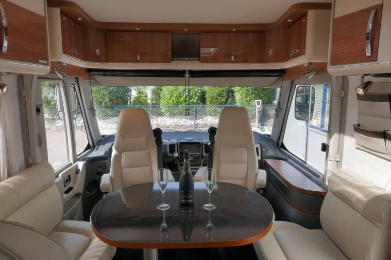 Hymer B 694 SL Star Edition 3.0 AUTOMAAT, bovenkastjes, levelsysteem 23