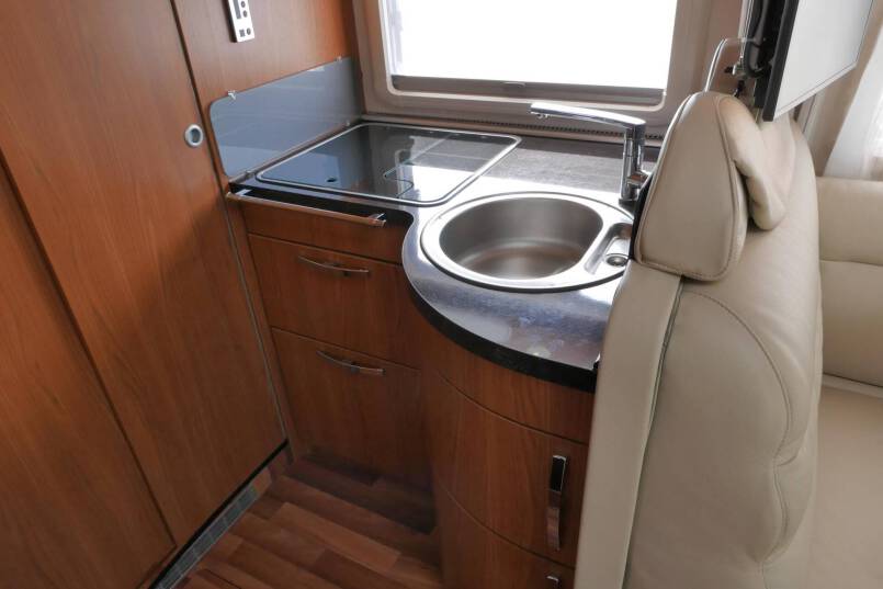Hymer B 694 SL Star Edition 3.0 AUTOMAAT, bovenkastjes, levelsysteem 33