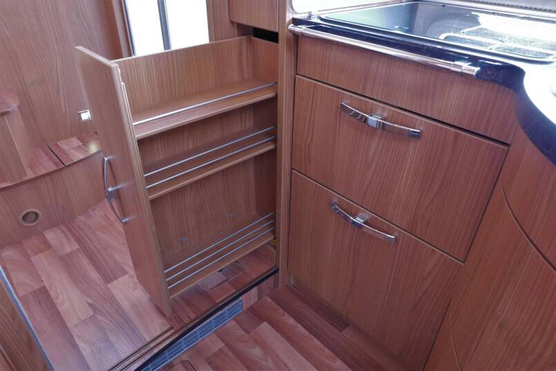 Hymer B 694 SL Star Edition 3.0 AUTOMAAT, bovenkastjes, levelsysteem 38