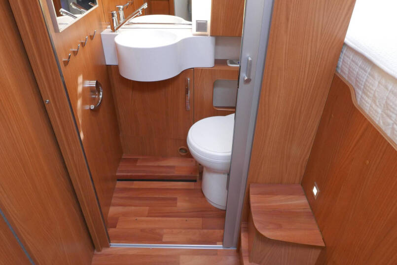 Hymer B 694 SL Star Edition 3.0 AUTOMAAT, bovenkastjes, levelsysteem 44