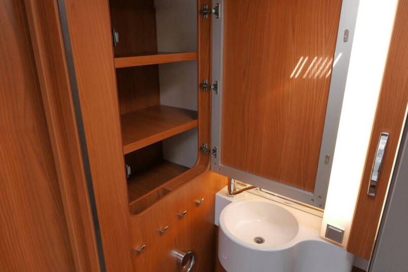 Hymer B 694 SL Star Edition 3.0 AUTOMAAT, bovenkastjes, levelsysteem 46