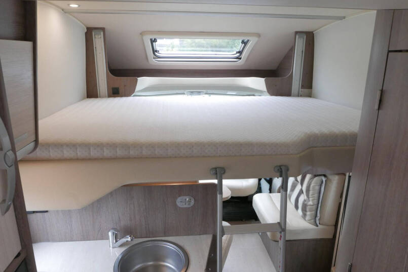 Burstner Ixeo time it 726 G summer AUTOMAAT, levelsysteem, enkele bedden, hefbed 38