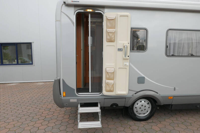 Hymer B 544 Élégance zilver zeer nette en ruime indeling 15