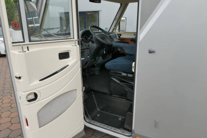 Hymer B 544 Élégance zilver zeer nette en ruime indeling 18