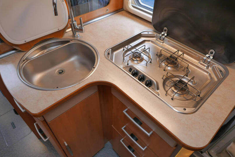 Hymer B 544 Élégance zilver zeer nette en ruime indeling 33