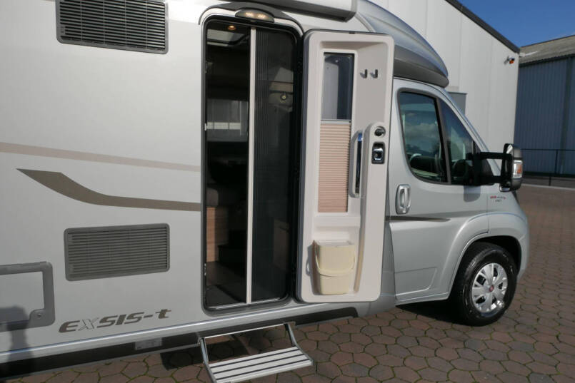 Hymer Exsis-T 678 Crystal zilver, enkele bedden, 150 pk 14