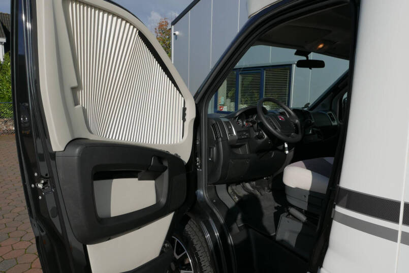 LMC Breezer V 646 G Enkele bedden | Garage | Schotel | 2015 17