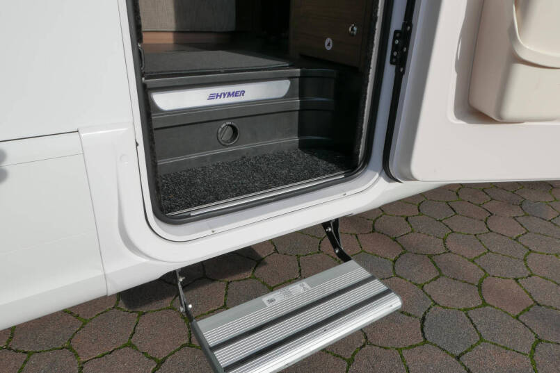 Hymer B-SL 704 SupremeLine 180 PK AUTOMAAT, LEVELSYSTEEM, 18