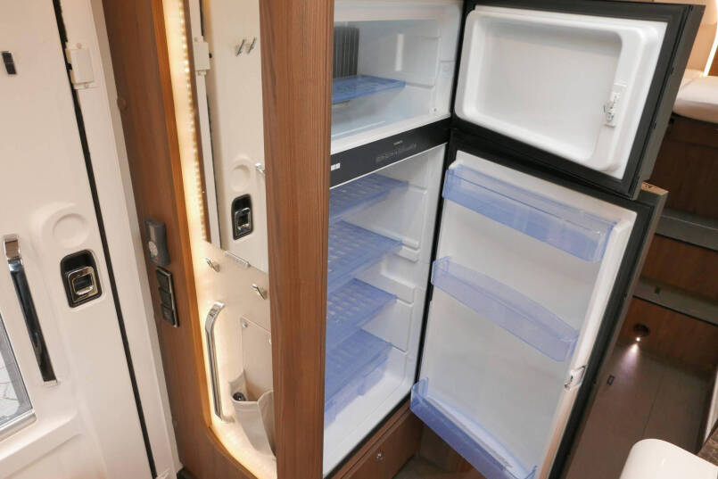 Hymer B-SL 704 SupremeLine 180 PK AUTOMAAT, LEVELSYSTEEM, 33