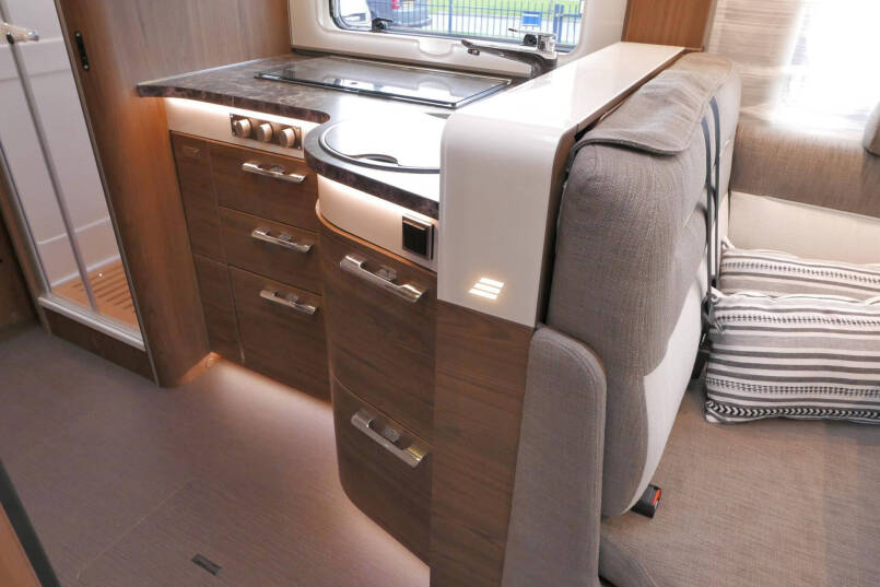 Hymer B-SL 704 SupremeLine 180 PK AUTOMAAT, LEVELSYSTEEM, 35