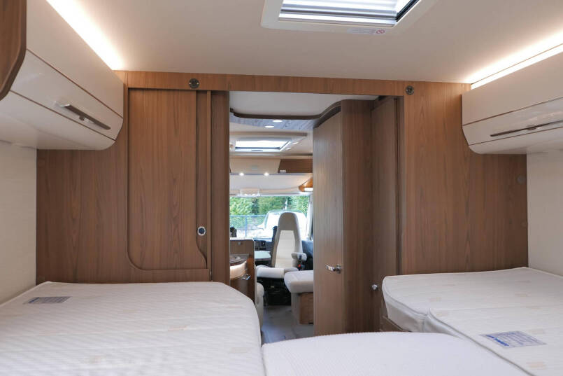 Hymer B-SL 704 SupremeLine 180 PK AUTOMAAT, LEVELSYSTEEM, 43