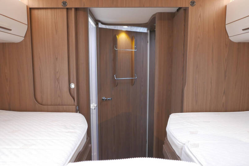 Hymer B-SL 704 SupremeLine 180 PK AUTOMAAT, LEVELSYSTEEM, 45