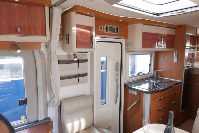 Hymer B 674 SL Star Edition | IN PRIJS VERLAAGD | 3.0 158 pk | Bovenkastjes | 29