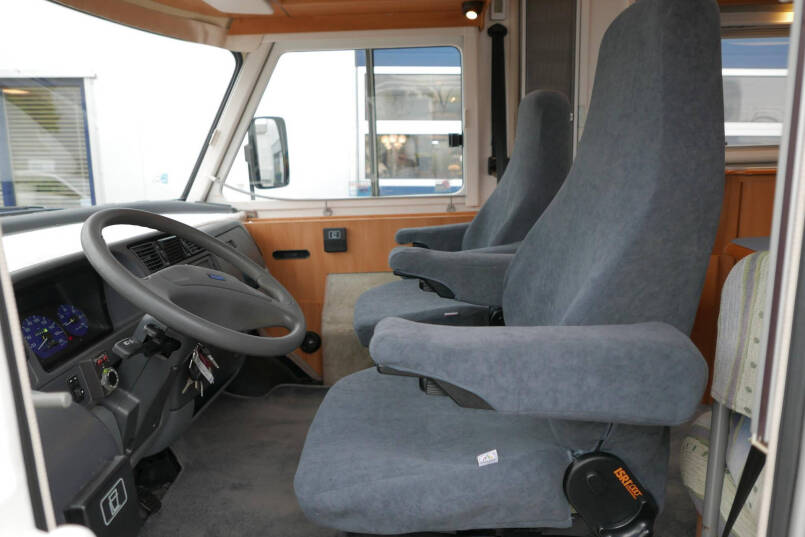 Hymer B 644 G bovenkastjes AL-KO chassis | 2 x airco | Dubbele bodem 16