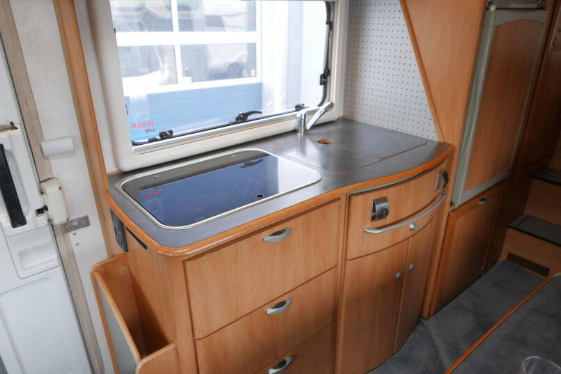 Hymer B 644 G bovenkastjes AL-KO chassis | 2 x airco | Dubbele bodem 31