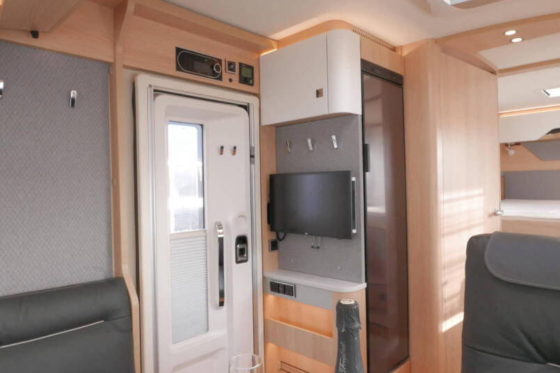 Hymer BMC-I 690 9G AUTOMAAT | Mercedes 4430 KG | Queensbed | 2022 27