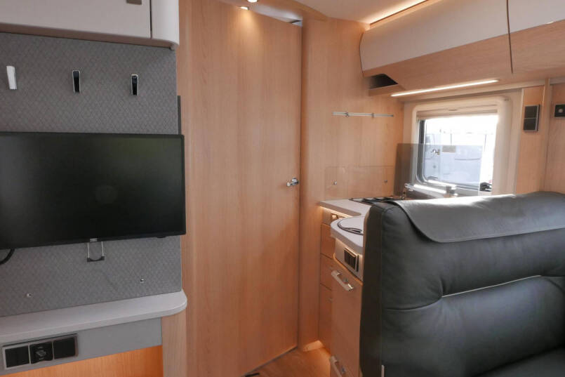 Hymer BMC-I 690 9G AUTOMAAT | Mercedes 4430 KG | Queensbed | 2022 28