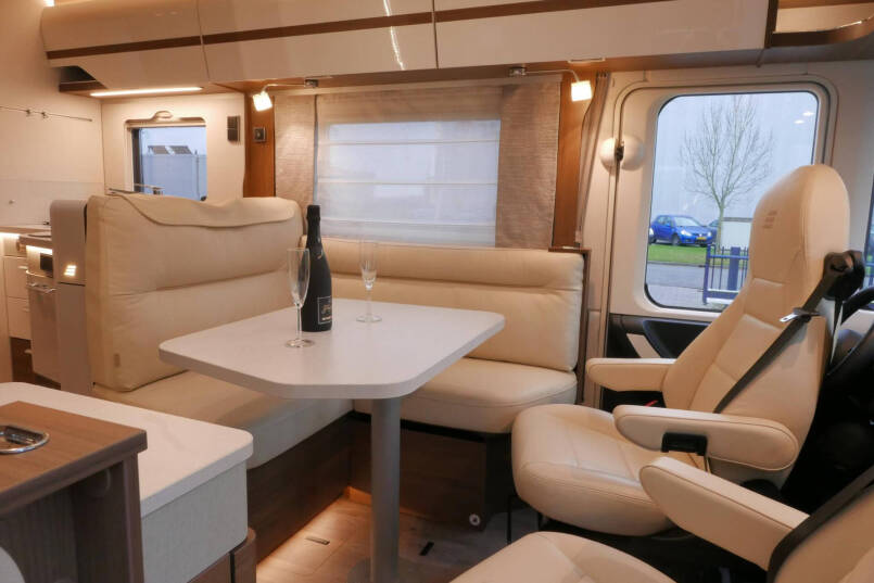 Hymer B-ML I 790 MasterLine | Bovenkastjes | Levelsysteem | Lithium 31