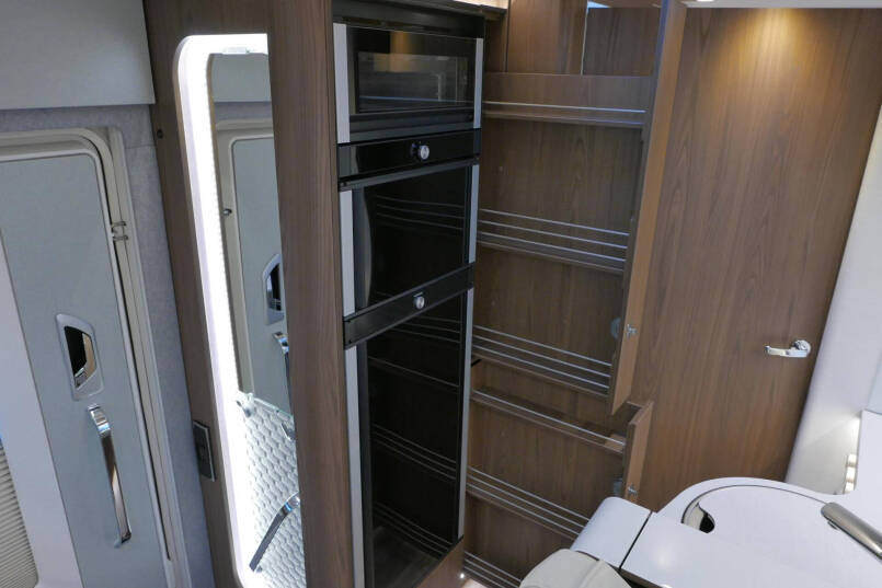 Hymer B-ML I 790 MasterLine | Bovenkastjes | Levelsysteem | Lithium 42