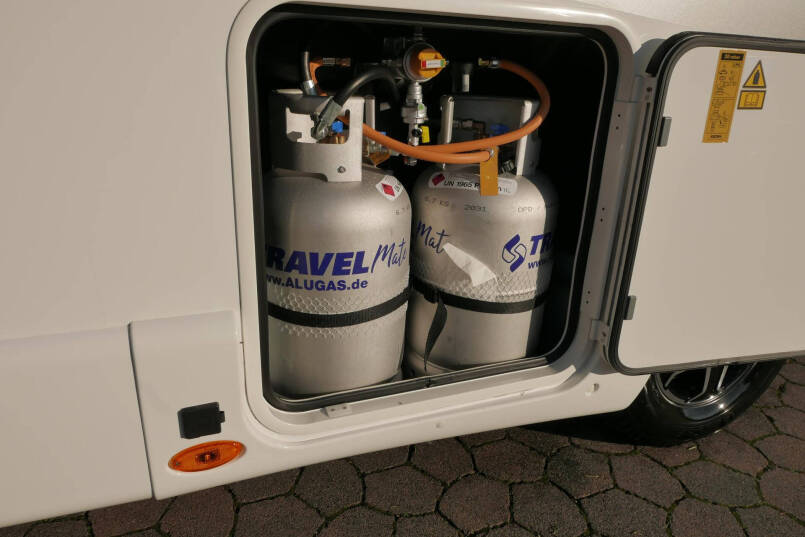 Rapido 886 F 160 PK | 9G Automaat | Queensbed | Lithium | Levelsysteem 17