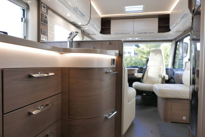 Hymer B-SL 704 SupremeLine | Bovenkastjes | 178 PK 9G Automaat | Levelsysteem | Luchtvering 52