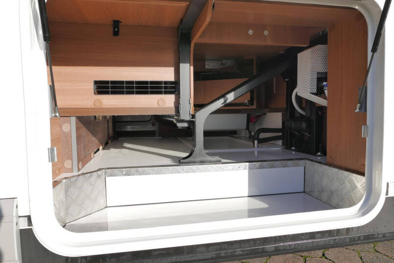 Carthago Chic C-Line 4.9 LE | Bovenkastjes | Mercedes | 9G Automaat | Alde 16