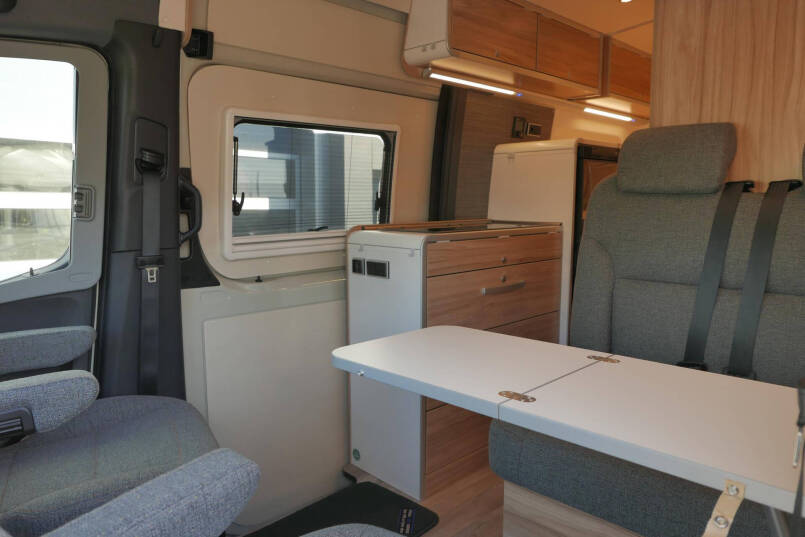 Hymer Grand Canyon S 4X4 | 190 pk Automaat | Hefdak | Lithium | Pastel steengrijs 26