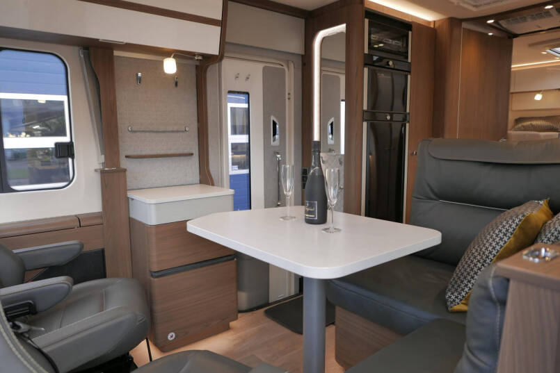 Hymer BML-I 780 MasterLine | Bovenkastjes | Levelsysteem | Lithium | Airco | 31