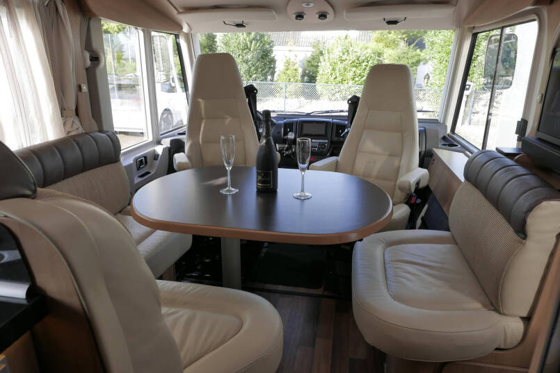 Hymer B 678 Champagne | 3.0 Automaat | Levelsysteem | Schotel | Zonnepanelen 23