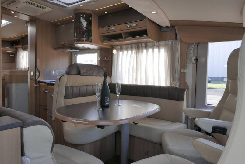 Hymer B 678 Champagne | 3.0 Automaat | Levelsysteem | Schotel | Zonnepanelen 25