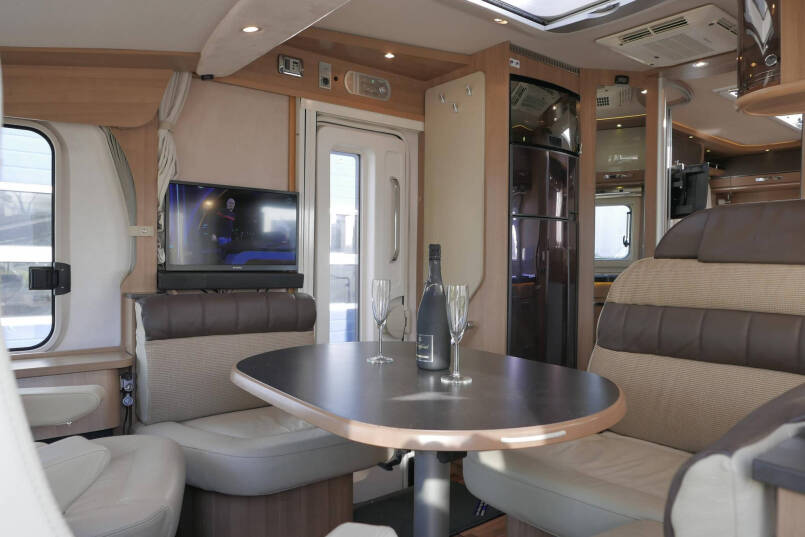 Hymer B 678 Champagne | 3.0 Automaat | Levelsysteem | Schotel | Zonnepanelen 26