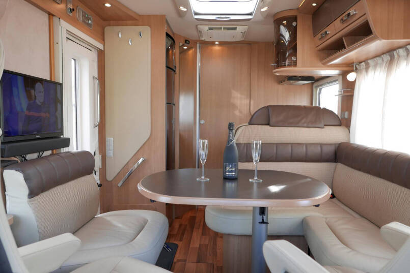 Hymer B 678 Champagne | 3.0 Automaat | Levelsysteem | Schotel | Zonnepanelen 27