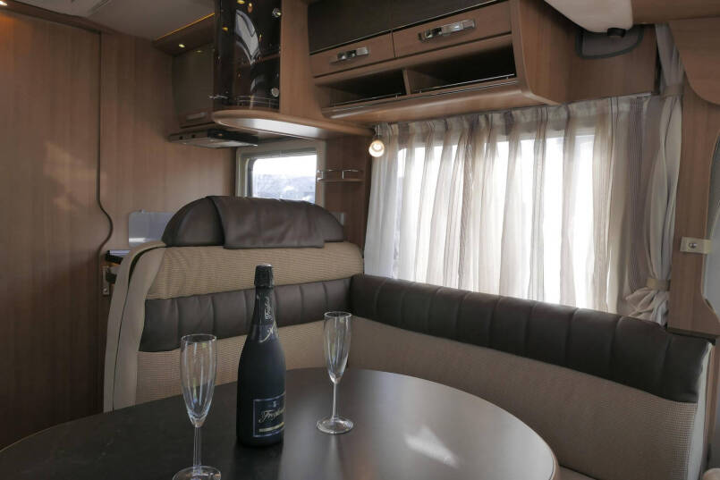 Hymer B 678 Champagne | 3.0 Automaat | Levelsysteem | Schotel | Zonnepanelen 28