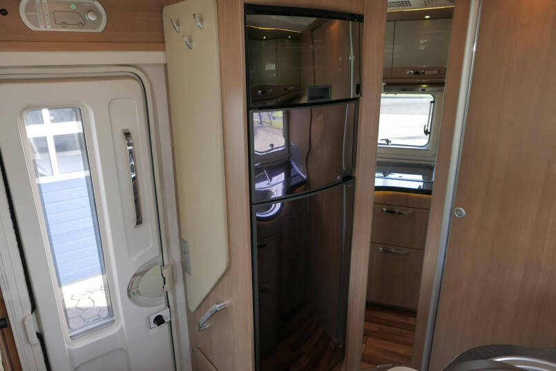 Hymer B 678 Champagne | 3.0 Automaat | Levelsysteem | Schotel | Zonnepanelen 31