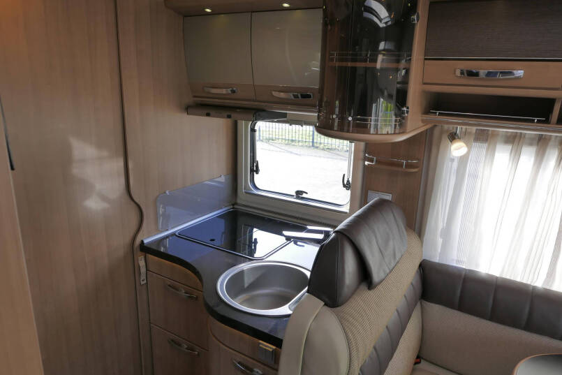 Hymer B 678 Champagne | 3.0 Automaat | Levelsysteem | Schotel | Zonnepanelen 32