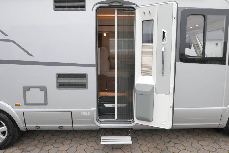 Hymer BML-I 790 MasterLine | Queensbed | Bovenkastjes | Mercedes | Levelsysteem | 14