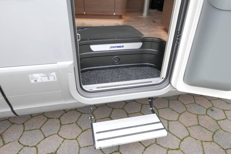 Hymer BML-I 790 MasterLine | Queensbed | Bovenkastjes | Mercedes | Levelsysteem | 15