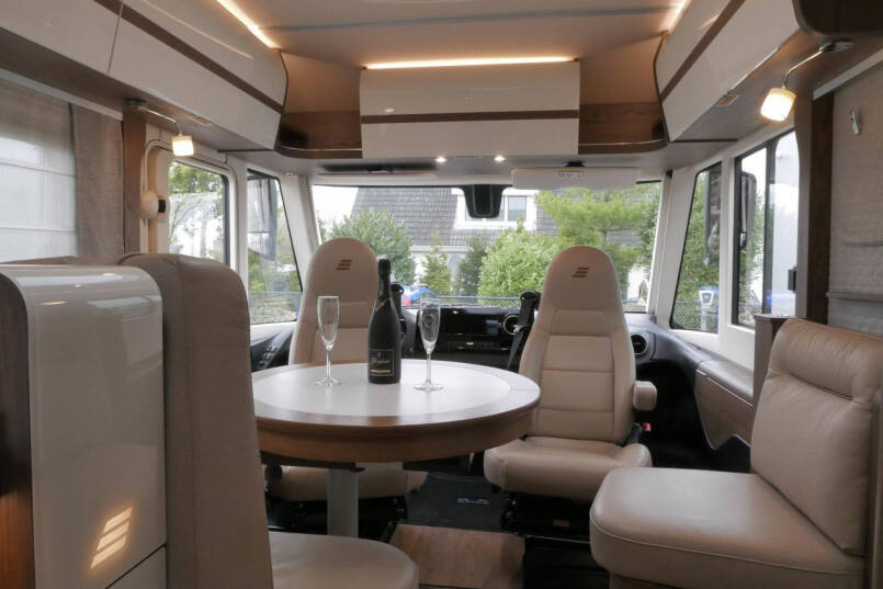 Hymer BML-I 790 MasterLine | Queensbed | Bovenkastjes | Mercedes | Levelsysteem | 24